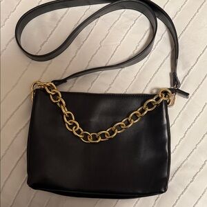 Chic Black Shoulder Bag with Gold Chain Accent